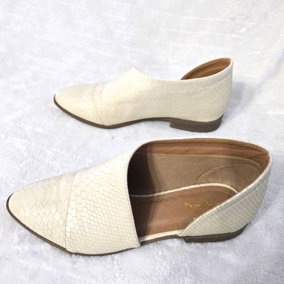 Womens Swan Loafer Size 8 Yvory  Slip-on Snake Embossed Minimalist‎ Preppy - Picture 4 of 7